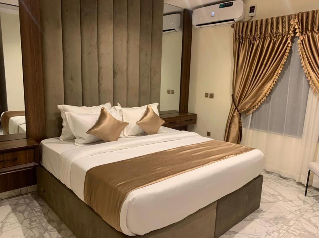 God'S Touch Apartments Remi Fani Kayode Gra. Ikeja Exteriör bild