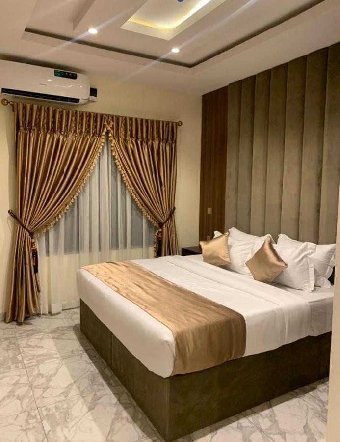 God'S Touch Apartments Remi Fani Kayode Gra. Ikeja Exteriör bild