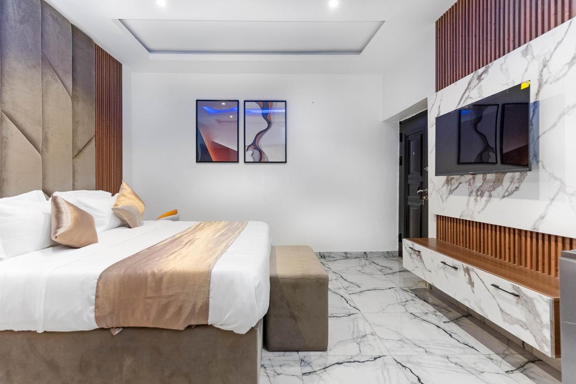 God'S Touch Apartments Remi Fani Kayode Gra. Ikeja Exteriör bild