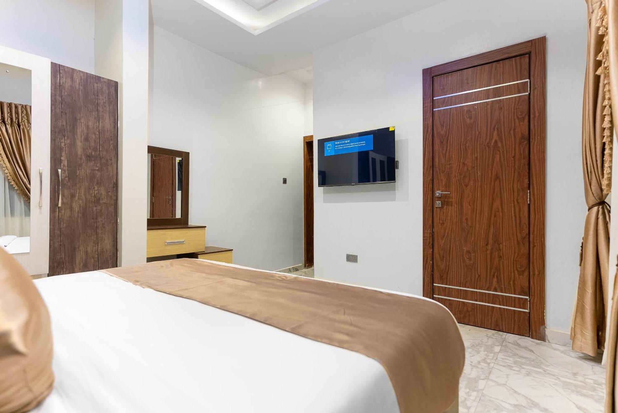 God'S Touch Apartments Remi Fani Kayode Gra. Ikeja Exteriör bild