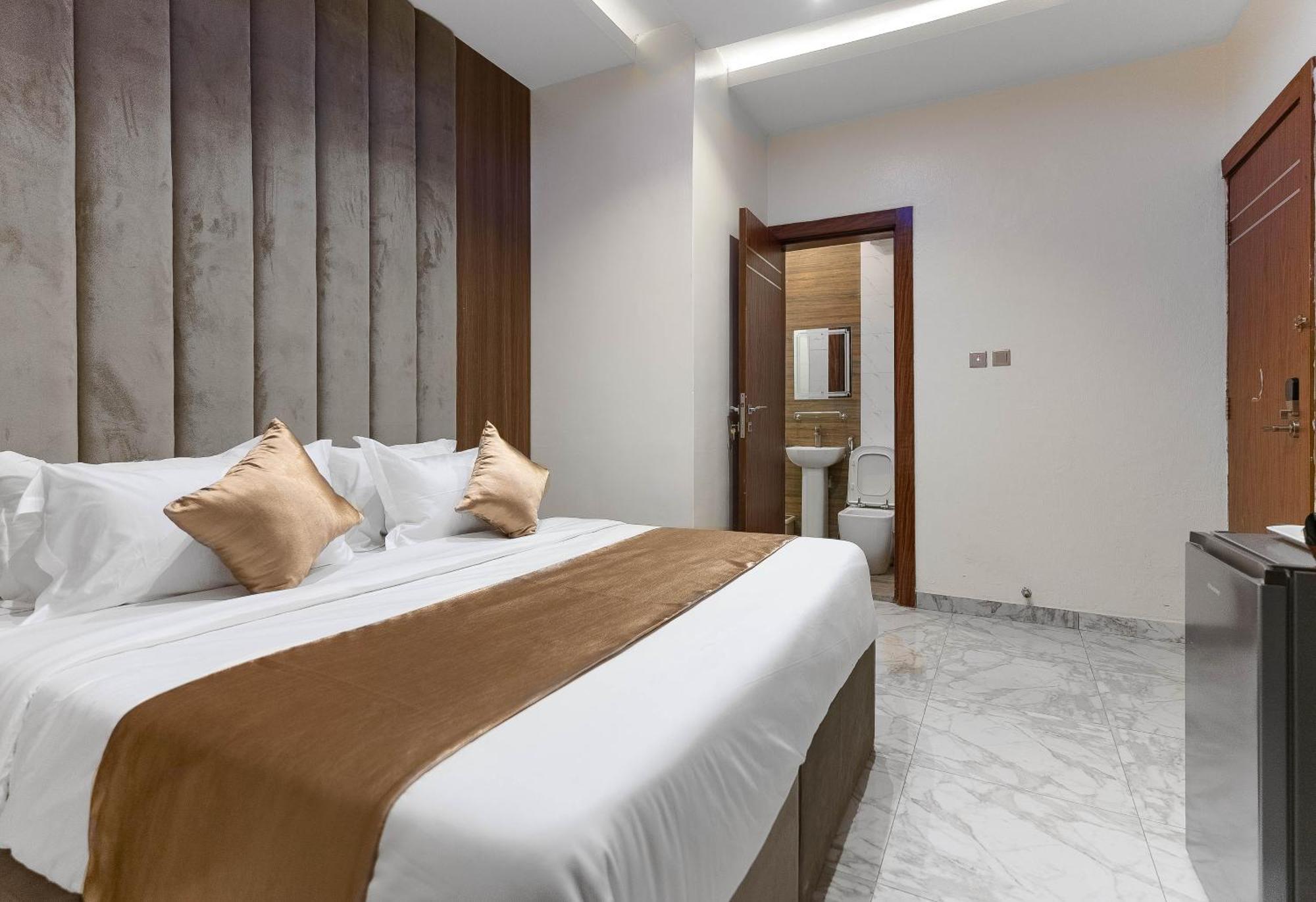 God'S Touch Apartments Remi Fani Kayode Gra. Ikeja Exteriör bild
