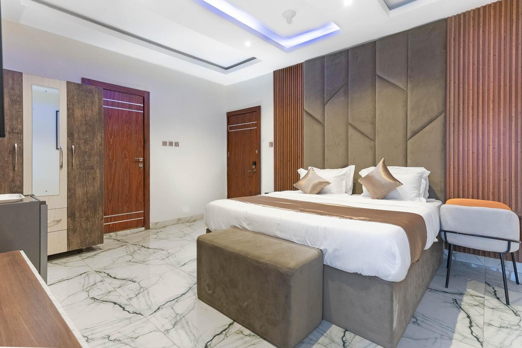 God'S Touch Apartments Remi Fani Kayode Gra. Ikeja Exteriör bild