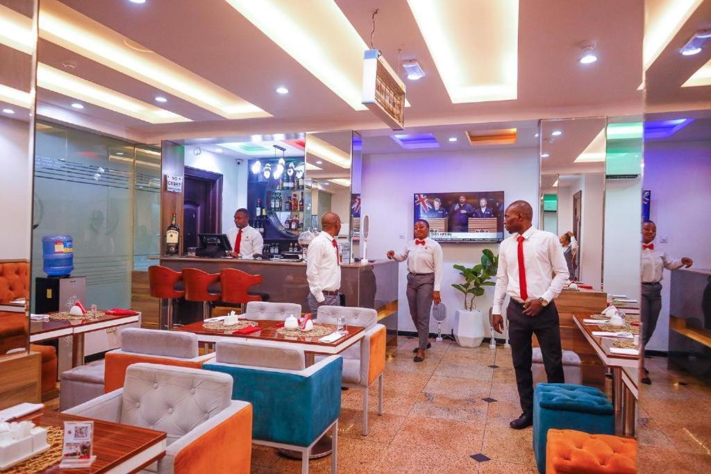 God'S Touch Apartments Remi Fani Kayode Gra. Ikeja Exteriör bild